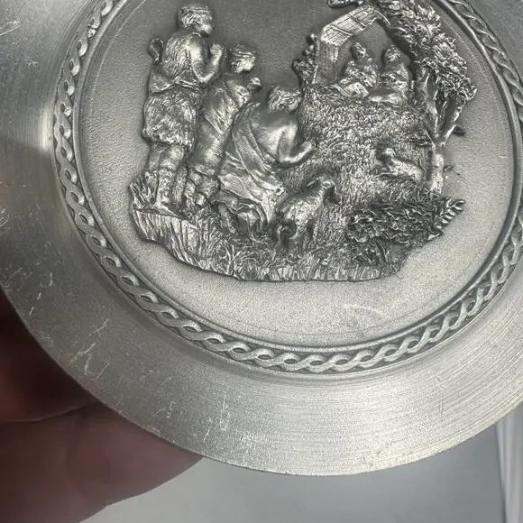 Vintage Pewter Nativity Plate Baby Jesus Shepherd Scene Cottagecore RARE 4” USA - Picture 7 of 10
